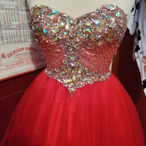 Red short prom dress with rinestones - Picture 4 of 4